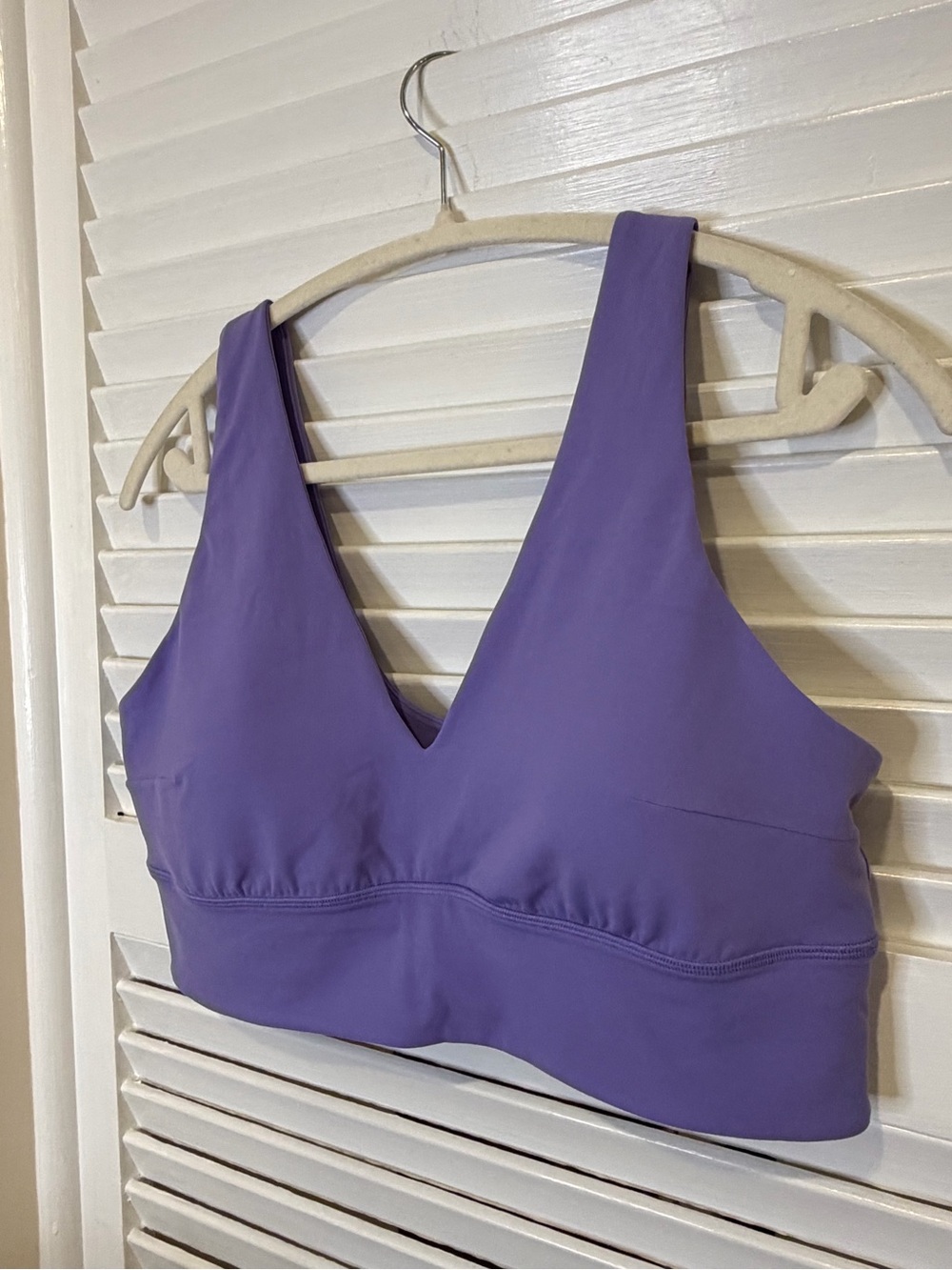 Lululemon Like New Pretty Light Purple V-Neck Sports Bra Size XL (14)